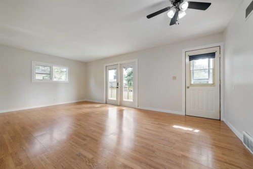 211 9 St North, Vauxhall, AB - Indoor Photo Showing Other Room