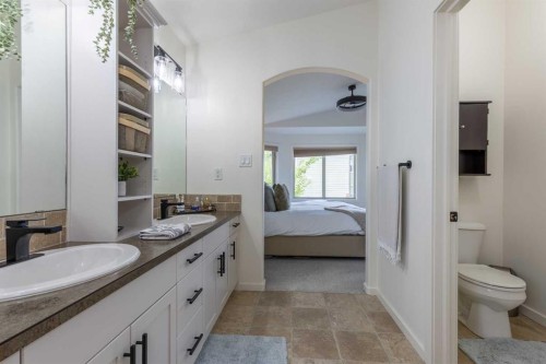 515 Canyon Cove West, Lethbridge, AB - Indoor Photo Showing Bathroom