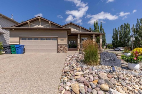 515 Canyon Cove WEST Lethbridge, AB T1K 7V4