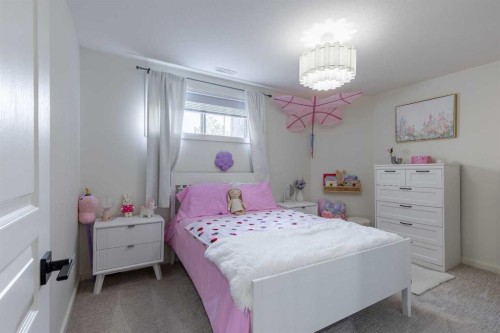 515 Canyon Cove West, Lethbridge, AB - Indoor Photo Showing Bedroom