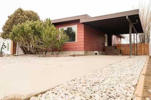 1033 Elliot Road South, Lethbridge, AB 