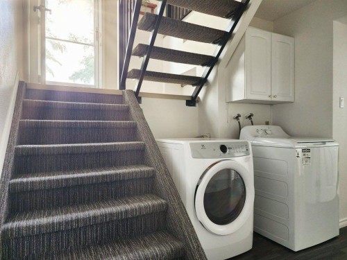 22-5 Acadia Road West, Lethbridge, AB - Indoor Photo Showing Laundry Room