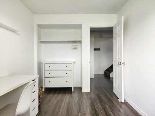 22-5 Acadia Road West, Lethbridge, AB - Indoor