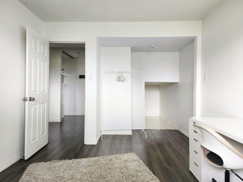 22-5 Acadia Road West, Lethbridge, AB - Indoor