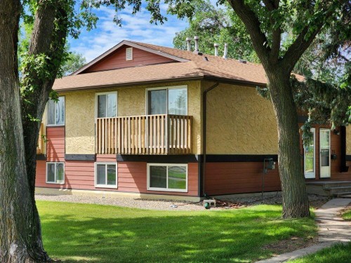 22-5 Acadia Road WEST Lethbridge, AB T1K 3X8
