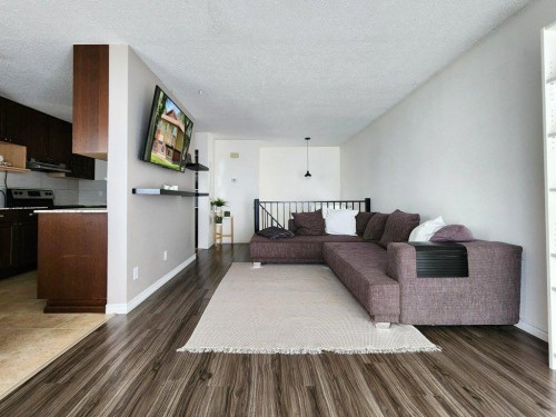 22-5 Acadia Road West, Lethbridge, AB - Indoor