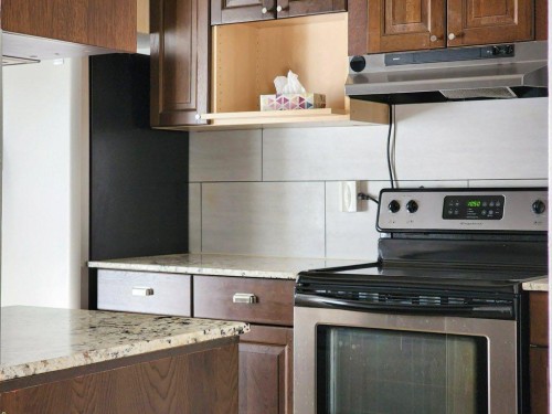 22-5 Acadia Road West, Lethbridge, AB - Indoor Photo Showing Kitchen