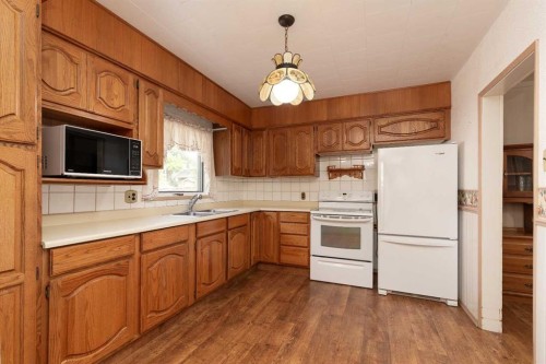 1238 7 Avenue South, Lethbridge, AB - Indoor Photo Showing Kitchen With Double Sink