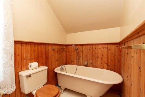 1238 7 Avenue South, Lethbridge, AB - Indoor Photo Showing Bathroom