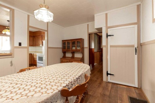 1238 7 Avenue South, Lethbridge, AB - Indoor Photo Showing Bedroom