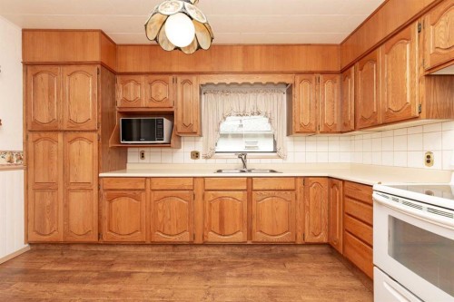 1238 7 Avenue South, Lethbridge, AB - Indoor Photo Showing Kitchen With Double Sink