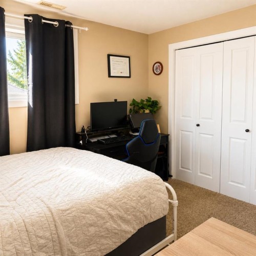 414 Centennial, Nobleford, AB - Indoor Photo Showing Bedroom
