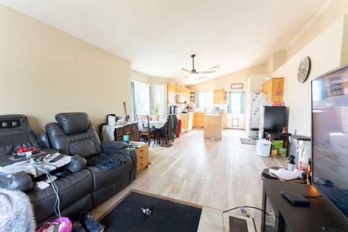 218 Uplands Boulevard North, Lethbridge, AB - Indoor Photo Showing Living Room