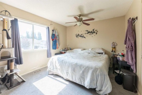 218 Uplands Boulevard North, Lethbridge, AB - Indoor Photo Showing Bedroom