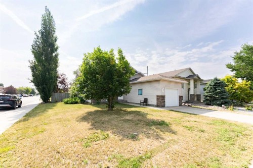 218 Uplands Boulevard NORTH Lethbridge, AB T1H 6S6