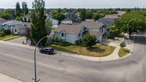 218 Uplands Boulevard North, Lethbridge, AB - Outdoor