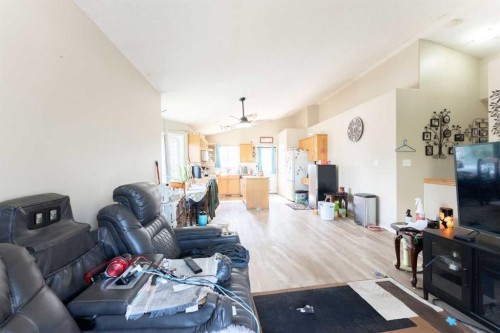 218 Uplands Boulevard North, Lethbridge, AB - Indoor Photo Showing Living Room