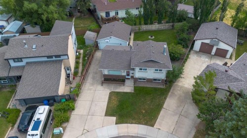 46 Oxford Road WEST Lethbridge, AB T1K 4V4