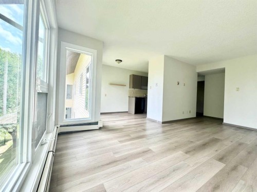 304-65 Temple Boulevard West, Lethbridge, AB - Indoor Photo Showing Other Room