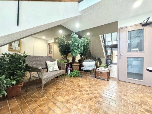 304-65 Temple Boulevard West, Lethbridge, AB - Indoor