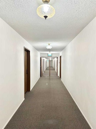 304-65 Temple Boulevard West, Lethbridge, AB - Indoor Photo Showing Other Room