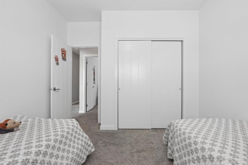 409 Devonia Way West, Lethbridge, AB - Indoor Photo Showing Bedroom