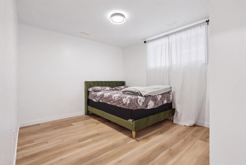 409 Devonia Way West, Lethbridge, AB - Indoor Photo Showing Bedroom