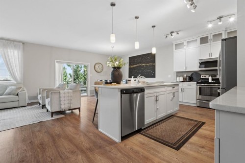 409 Devonia Way West, Lethbridge, AB - Indoor Photo Showing Kitchen With Upgraded Kitchen
