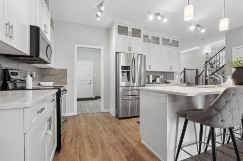 409 Devonia Way West, Lethbridge, AB - Indoor Photo Showing Kitchen With Upgraded Kitchen