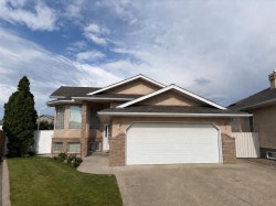 1218 Lakemount Place SOUTH Lethbridge, AB T1K 6R7
