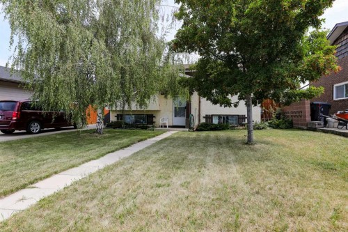 1031 Cameron Road SOUTH Lethbridge, AB T1K 4K6
