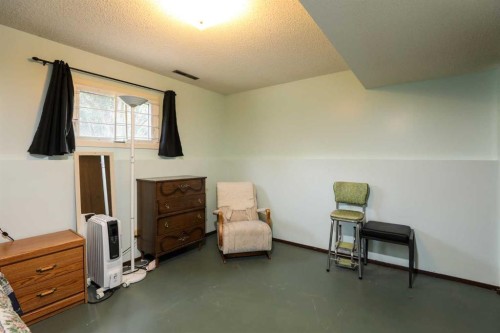1031 Cameron Road South, Lethbridge, AB - Indoor Photo Showing Other Room