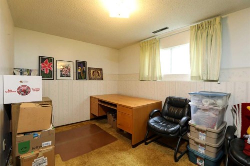 1031 Cameron Road South, Lethbridge, AB - Indoor Photo Showing Other Room