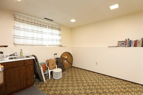 1031 Cameron Road South, Lethbridge, AB - Indoor Photo Showing Other Room