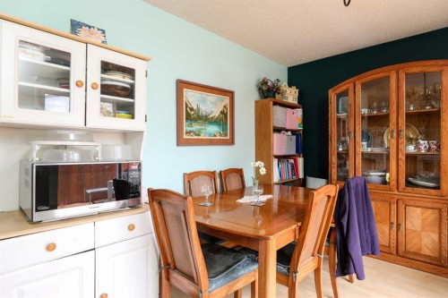 1031 Cameron Road South, Lethbridge, AB - Indoor Photo Showing Dining Room