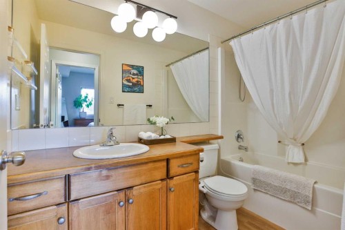 3-129 Silkstone Road West, Lethbridge, AB - Indoor Photo Showing Bathroom