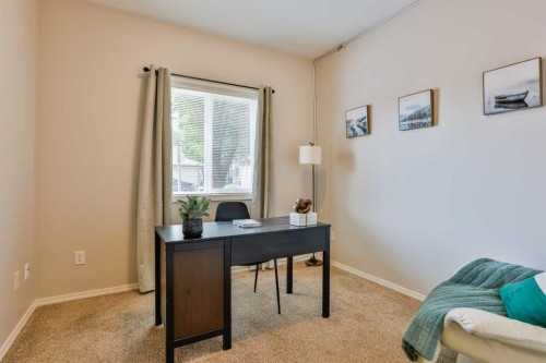 3-129 Silkstone Road West, Lethbridge, AB - Indoor Photo Showing Office