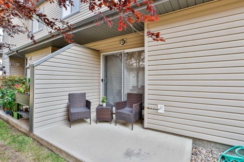 3-129 Silkstone Road West, Lethbridge, AB - Outdoor With Exterior