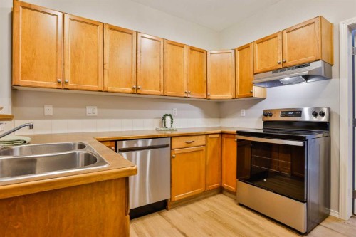 3-129 Silkstone Road West, Lethbridge, AB - Indoor Photo Showing Kitchen With Double Sink