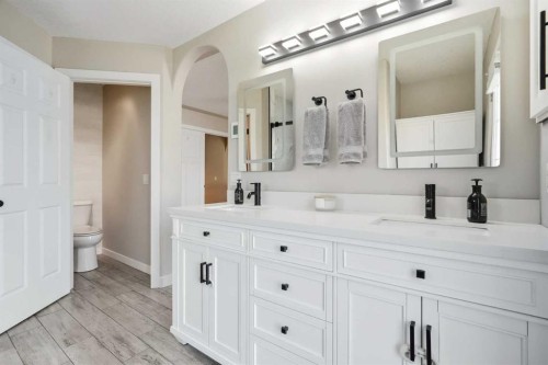 14 Lloyd Crescent Ne, Langdon, AB - Indoor Photo Showing Bathroom