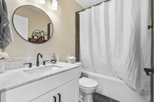14 Lloyd Crescent Ne, Langdon, AB - Indoor Photo Showing Bathroom