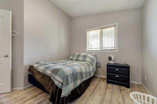 215 Grand River Boulevard West, Lethbridge, AB - Indoor Photo Showing Bedroom