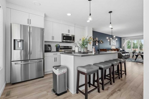 1402-210 Firelight Way West, Lethbridge, AB - Indoor Photo Showing Kitchen With Upgraded Kitchen