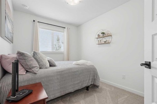 1402-210 Firelight Way West, Lethbridge, AB - Indoor Photo Showing Bedroom