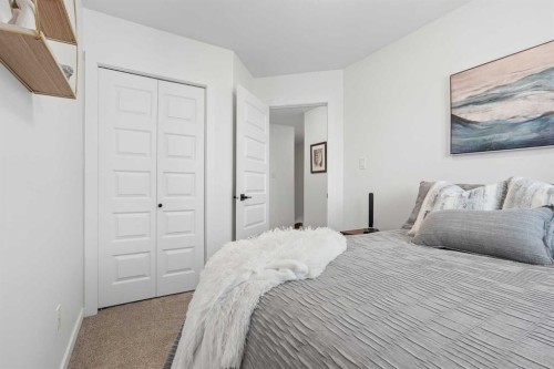 1402-210 Firelight Way West, Lethbridge, AB - Indoor Photo Showing Bedroom