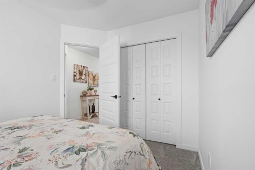 1402-210 Firelight Way West, Lethbridge, AB - Indoor Photo Showing Bedroom