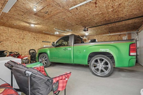 25021 Rge Rd 254, Cardston, AB - Indoor Photo Showing Garage