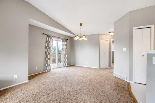 194 Mt Blakiston Road West, Lethbridge, AB - Indoor Photo Showing Other Room
