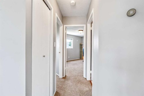 194 Mt Blakiston Road West, Lethbridge, AB - Indoor Photo Showing Other Room