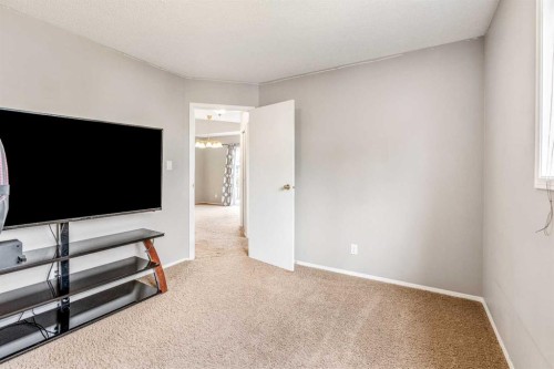 194 Mt Blakiston Road West, Lethbridge, AB - Indoor Photo Showing Other Room